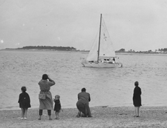 Photo of Trinui setting off under sail